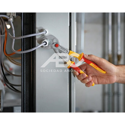 PINZA PICO DE LORO VDE 250 EN COLOR PLATA, AMARILLO Y ROJO DESARROLADA PARA ELECTRICISTAS BOSCH 1600A02NE5