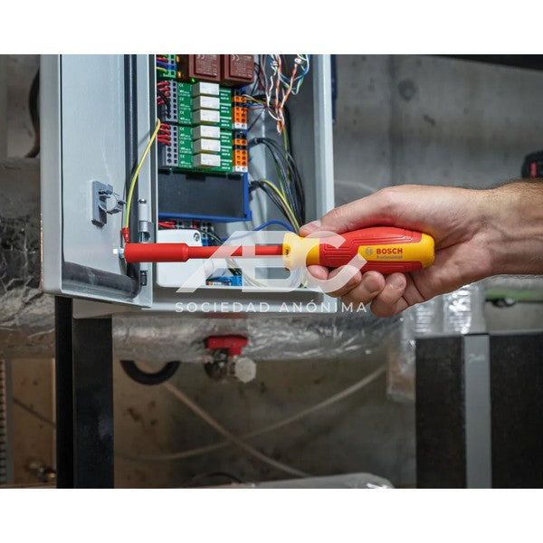 JGO DE DEST HEX VDE 6 PZS EN COLOR PLATA, AMARILLO Y ROJO DESARROLADA PARA ELECTRICISTAS BOSCH 1600A02NF3